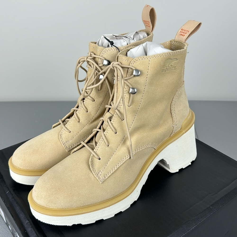 Sorel Hi-Line Lace Up Waterproof Boot. Size 9.